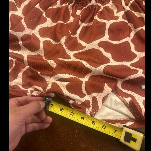 Inaka Power shorts with giraffe print Size Large - Picture 3 of 5